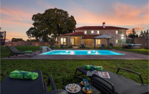 Cozy Home In Sajini With Outdoor Swimming Pool